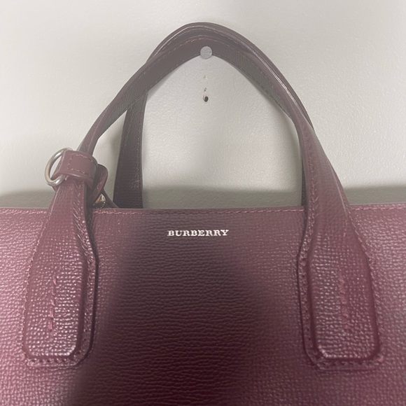 BURBERRY Mahogany Red Pebbled Leather House Check Medium Banner Tote Bag! - Picture 4 of 13